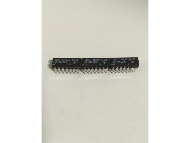 Circuit Intégré SN54LS266J Motorola - Porte Logique XNOR Quadruple 2 Entrées - Boîtier CDIP 14 Pins